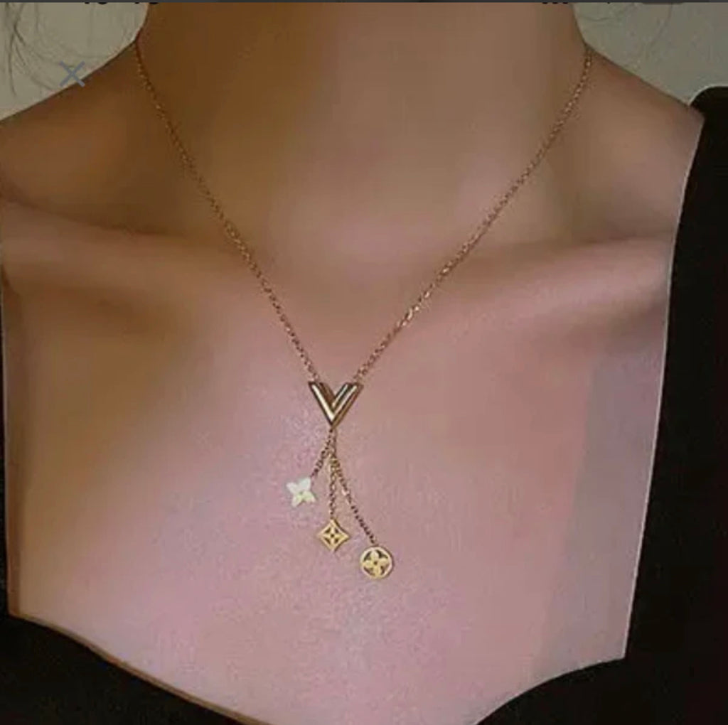 lv necklace clover
