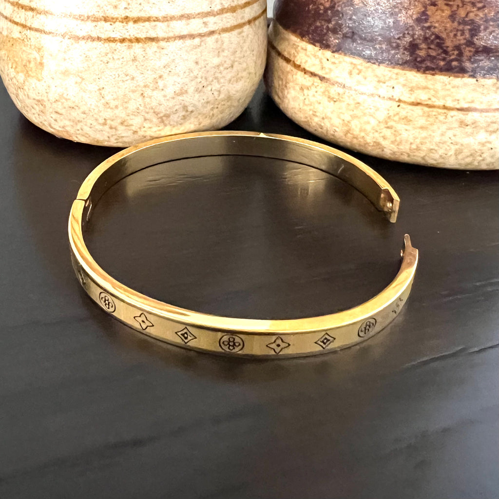 14k Gold Plated Four Leaf Both Sides Printed Bangle Bracelet