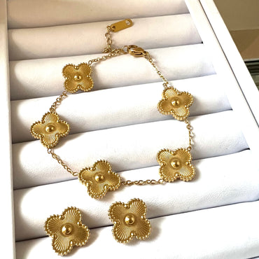 Titanium Steel Four-leaf Flower Heart Bracelet - Gold – Balara Jewelry