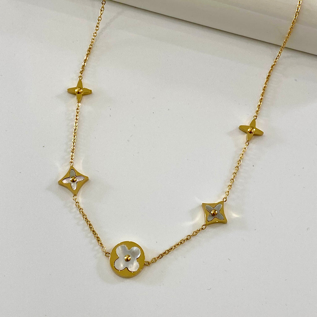 gold louis vuitton clover necklace
